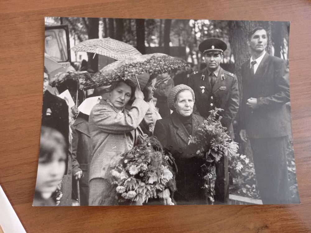 Перезахоронение 96 останков погибших воинов на Ельнинское братское кладбище. На митинге посвященному перезахоронению.