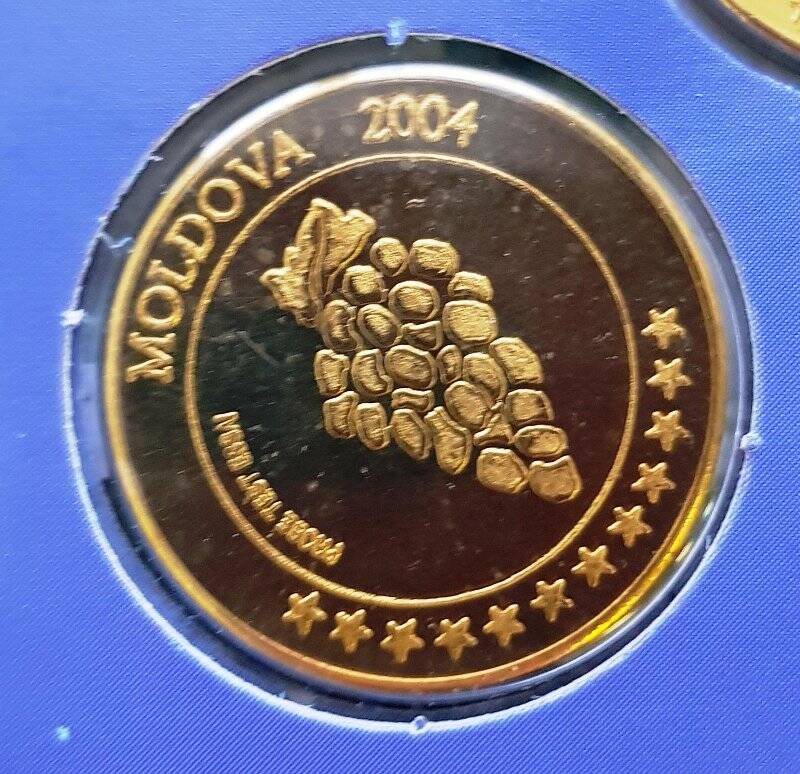 Модель монеты. Набора моделей евро-монет Молдавии «Молдова 1/7.000. 2004». Республика Молдова