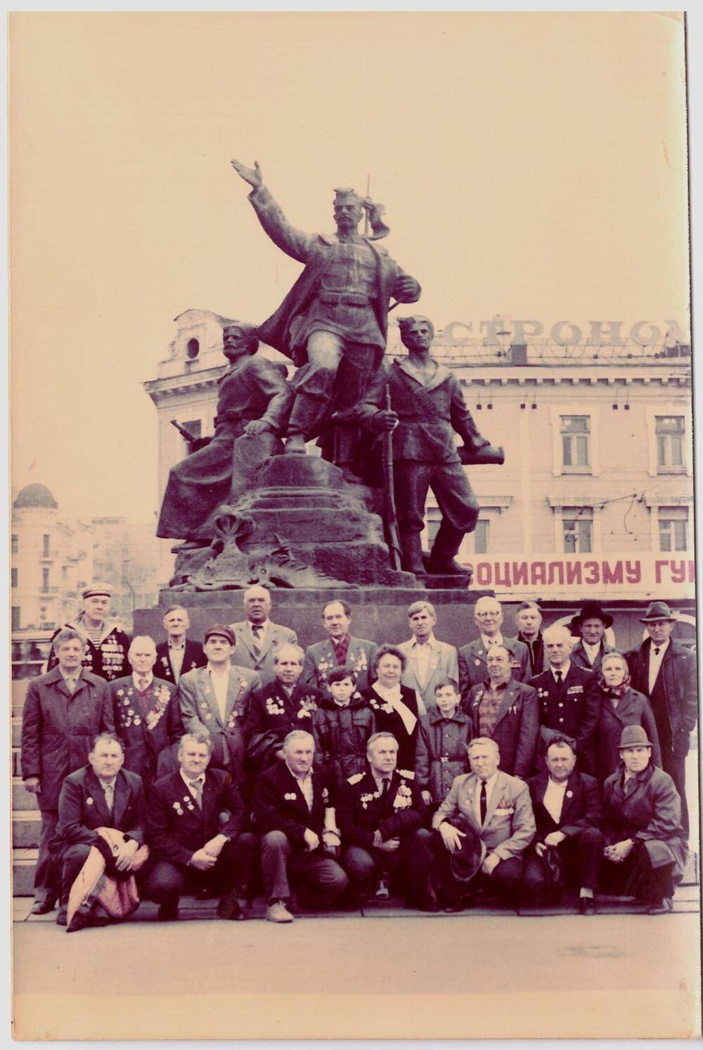 Фотография «Юнги огненных рейсов на площади Борцам за власть Советов»