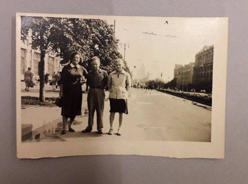Фото. Буркова Г.А. в Москве с племянницами