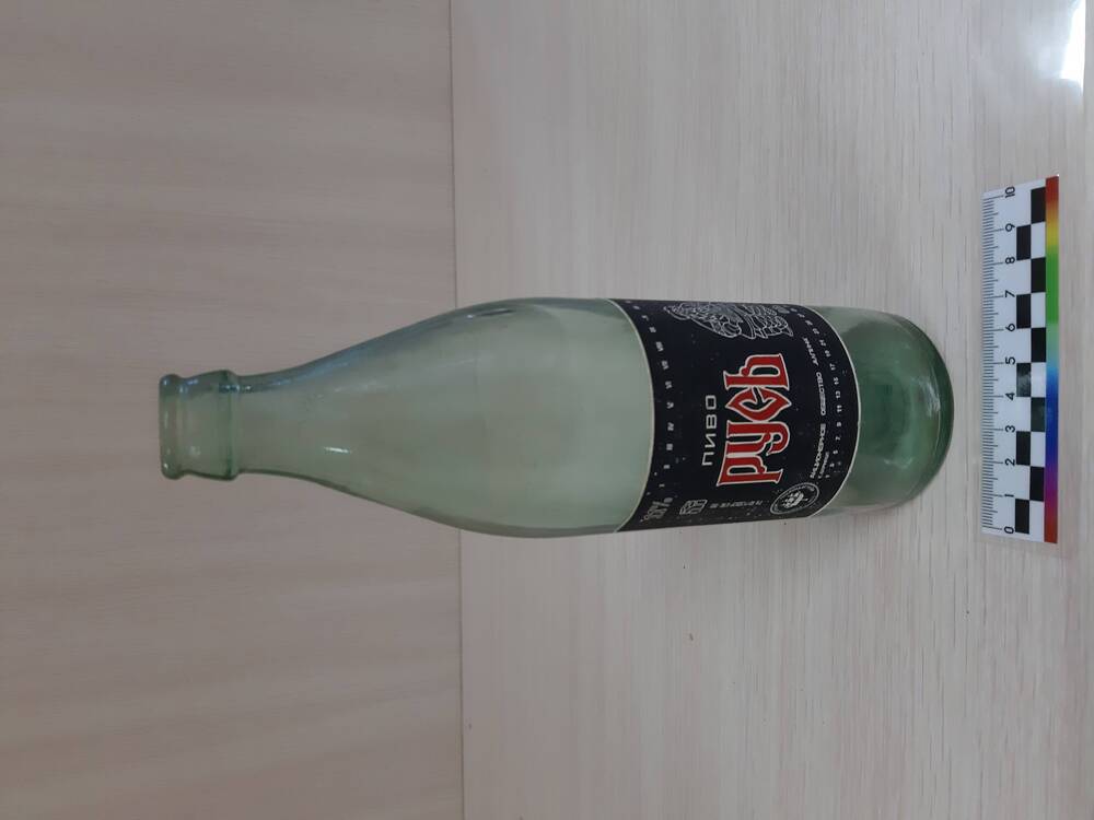 Бутылка из темно зеленого стекла из-под пива «Русь», 0,5л, Барнаул, 1990 год. Из Коллекции материалов с выставки  «Пиво-93» г. Сочи.