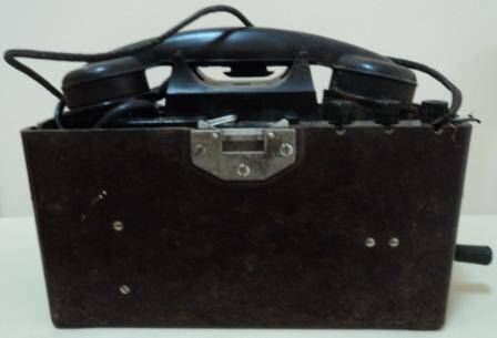 Телефон полевой, черного цвета, ТАИ 43, 1968г., в прямоугольном футляре