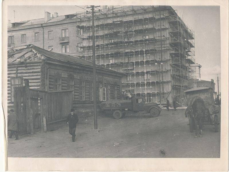 Старый дом на углу улиц Почтовой и К.Маркса, фотография
