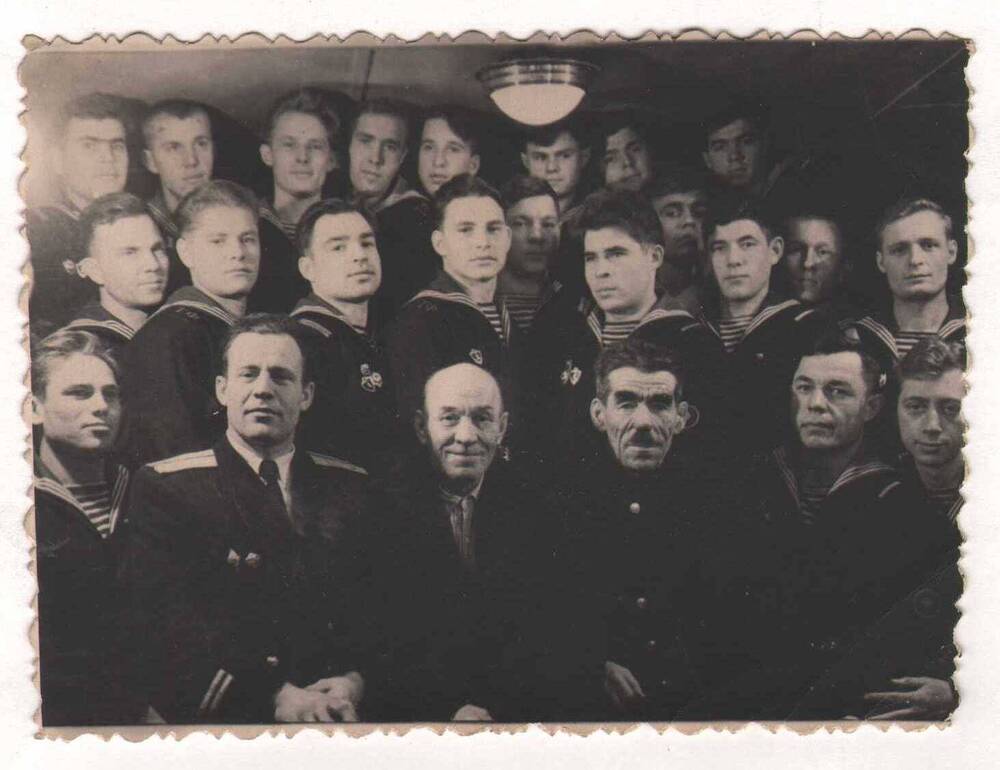 Фотография. Дугин И.В. на встрече с  военными моряками