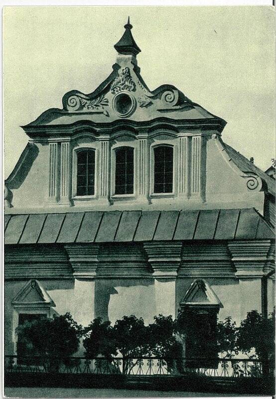 Фотооткрытка чёрно-белая. Фасад корпуса бывших келий соборных старцев. (ХVIII в.)