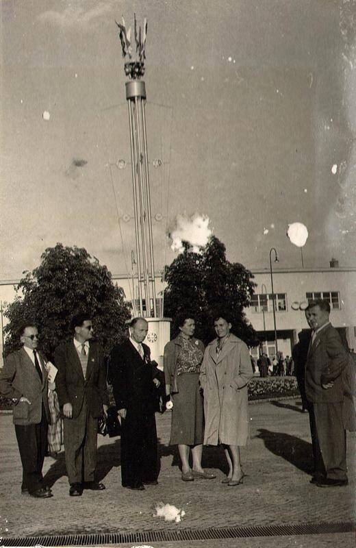 Фотография групповая. В середине Советский посол Мышко Евдоким Михайлович у театра в Чехословакии. 