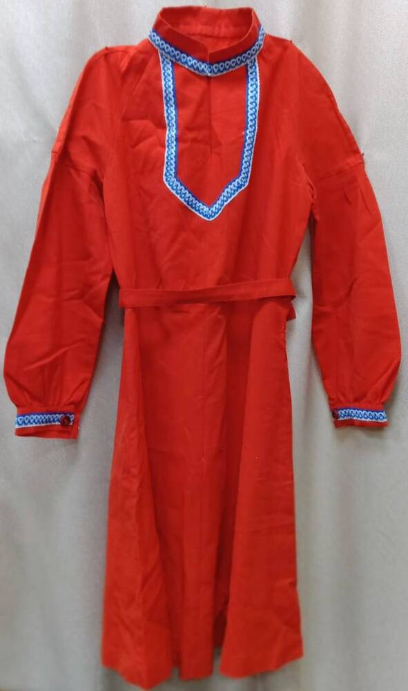 Платье для школьницы шерстяное красное с поясом