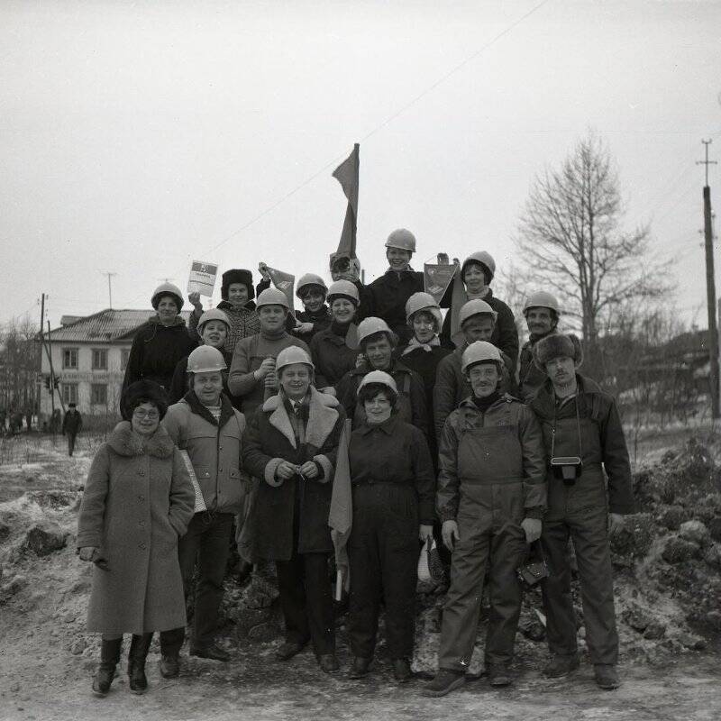 Негатив. По истории Алдана. Праздники. Коллективная фотография.