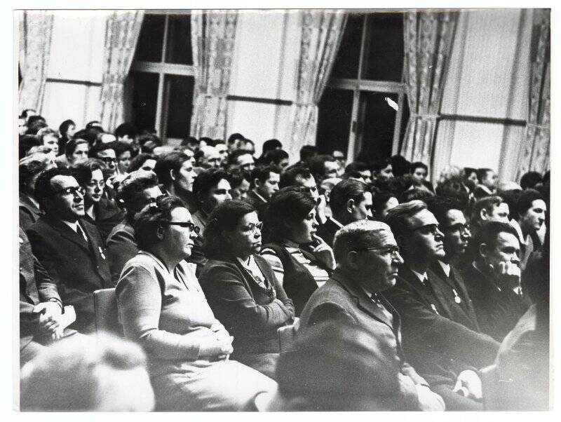 Торжественное заседание, посвящённое 50-летию образования СССР. Фотография черно-белая