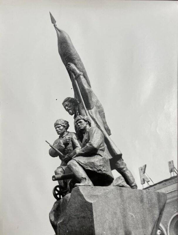 Фотография ч/б. Памятник борцам революции в Иркутске