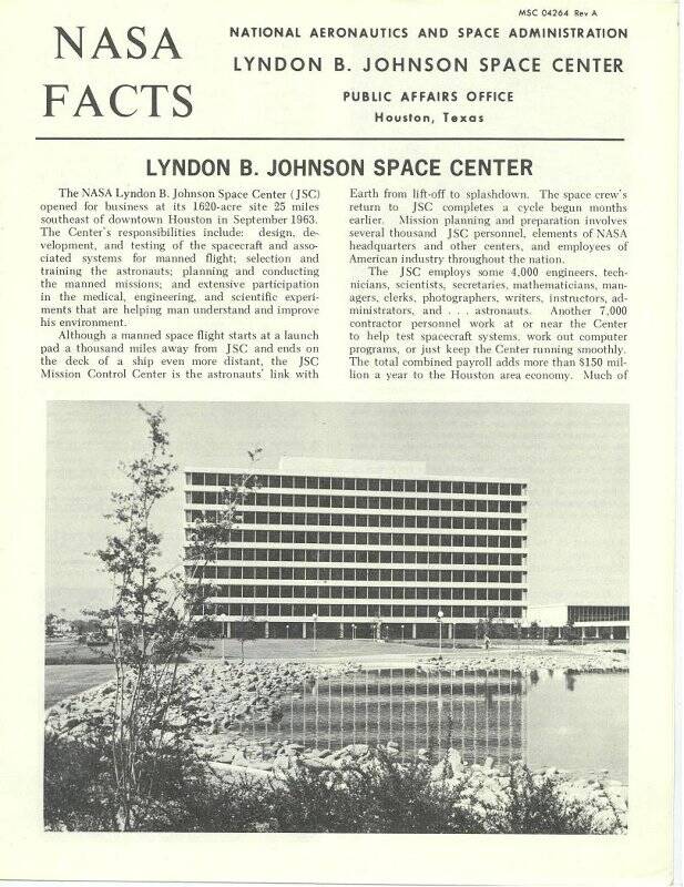 Брошюра, информационная о космическом центре им. Л. Джонсона (из информационного набора материалов НАСА)