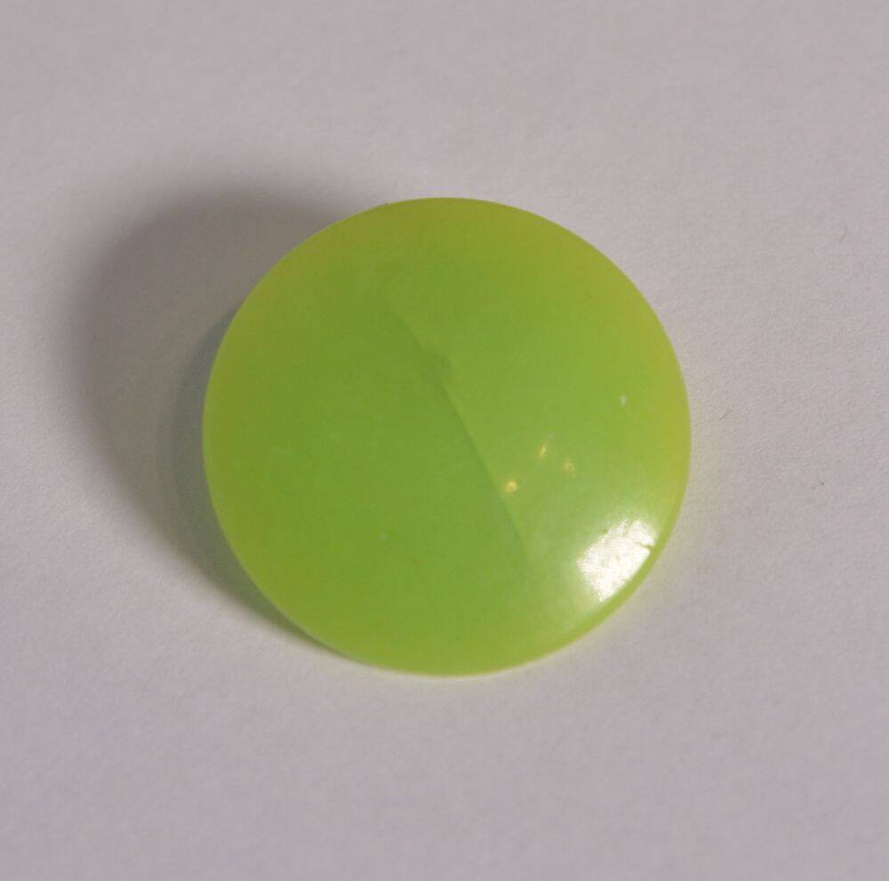 Клипса женская  круглой формы зеленого цвета
