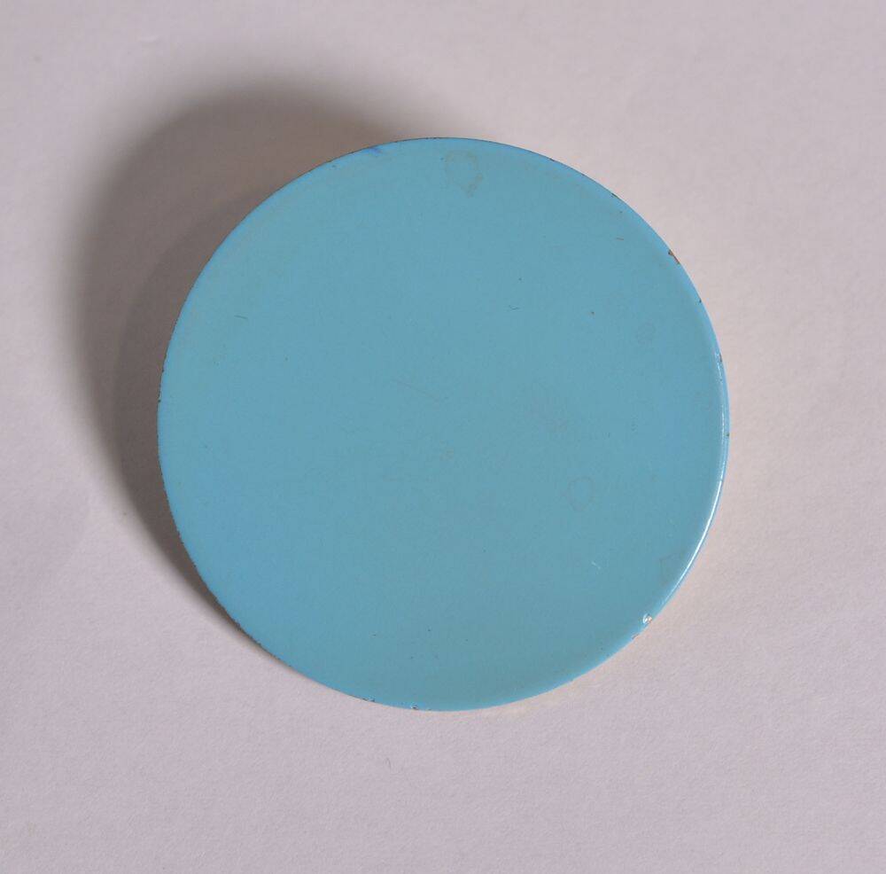Клипса женская круглой формы голубого цвета