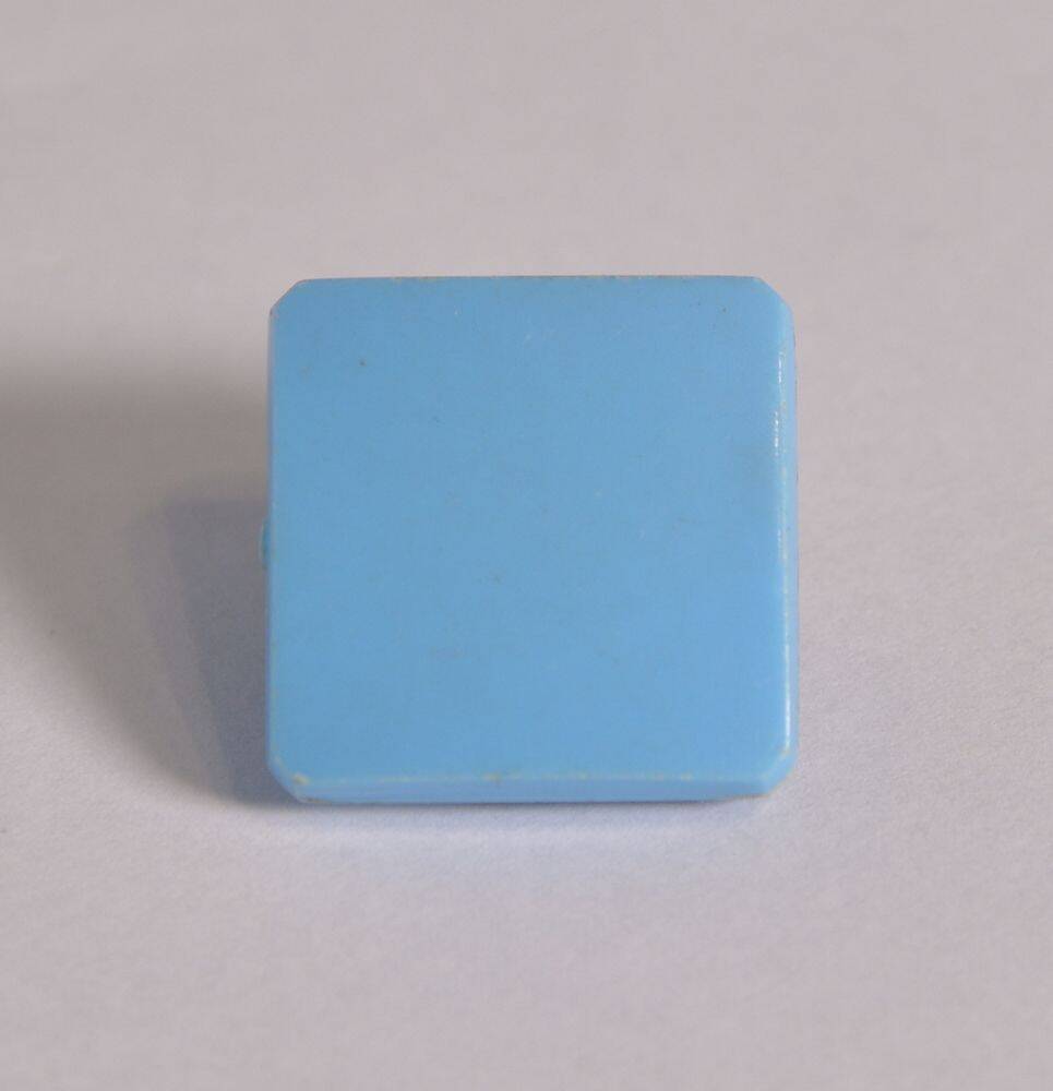 Клипса женская квадратной  формы голубого цвета