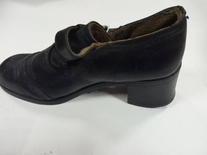 Туфля женская (правая), из комплекта «Туфли женские чёрного цвета»