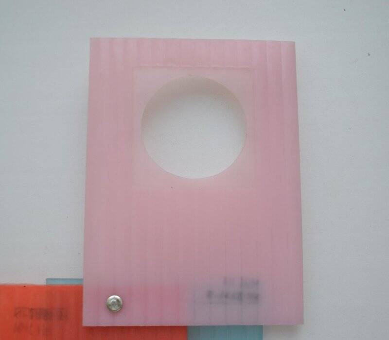 Накладка для розеток и выключателей розового цвета, из материалов о КАМАЗе