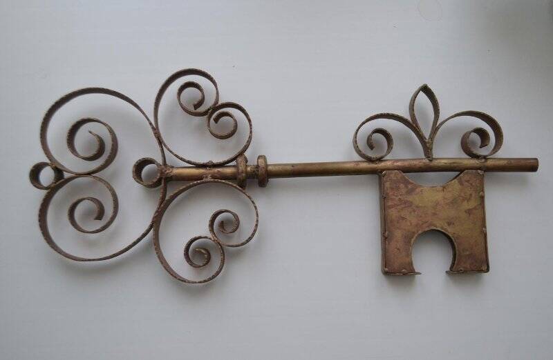 Ключ, символизирующий открытие Картинной галереи