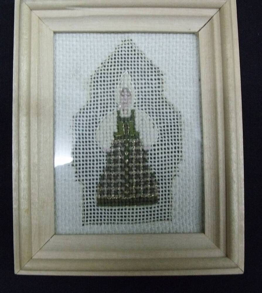 Вышивка-миниатюра в деревянной рамке «Свадебный наряд». Из серии миниатюр «Русские женщины».  