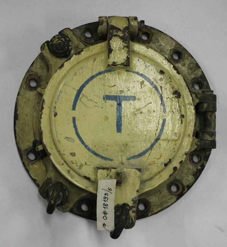 Иллюминатор с РТ-211 «Тунец».