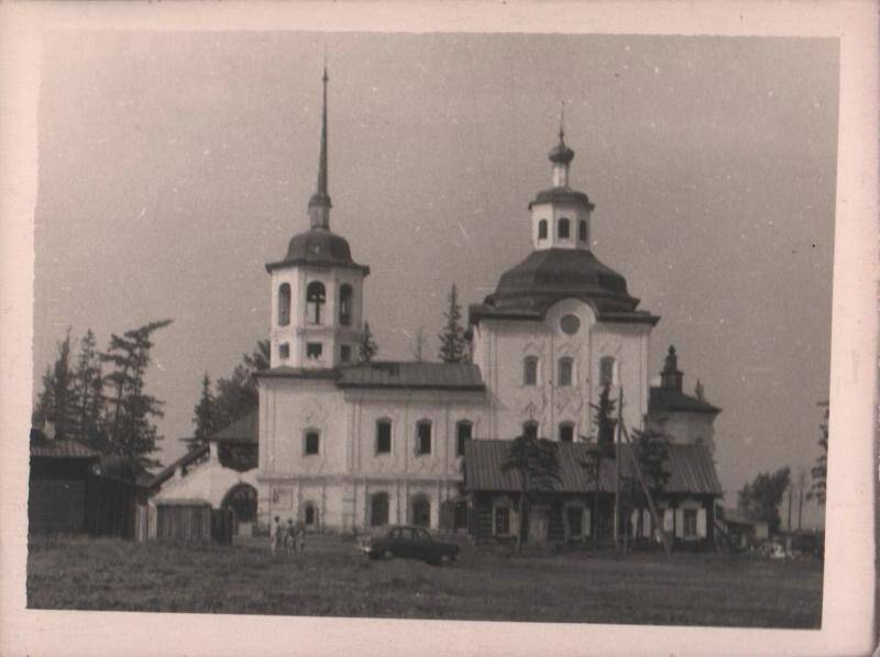Фотография черно-белая. Церковь в Урике