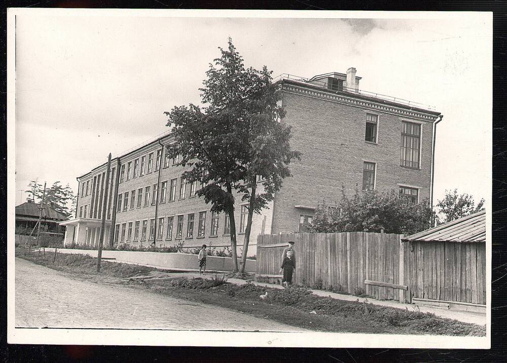 Фотография: Здание школы № 23 по ул. Пугачева.