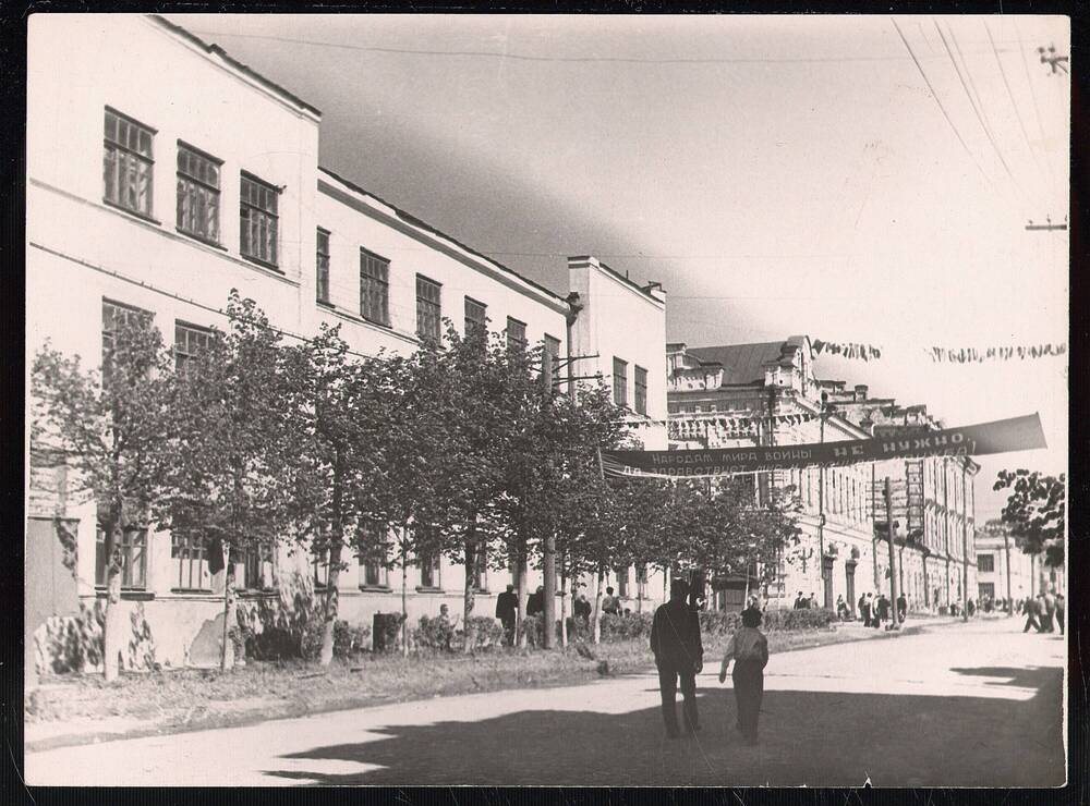 Фотография: Улица Труда, здание швейной фабрики.