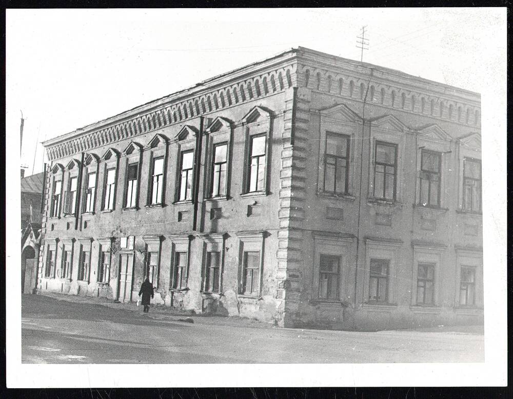 Фотография. Здание школы №14, угол ул.Труда и Гагарина, г.Сарапул