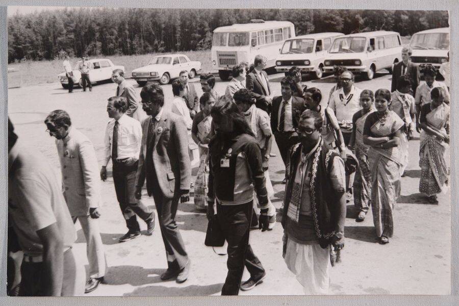 Фото. Члены индийской делегации, посетившей ОЭМК в рамках фестиваля советско-индийской дружбы