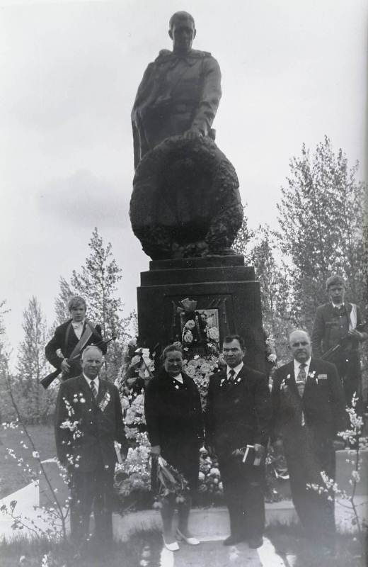 Фотография. Памятник воинам-освободителям в Валуйках