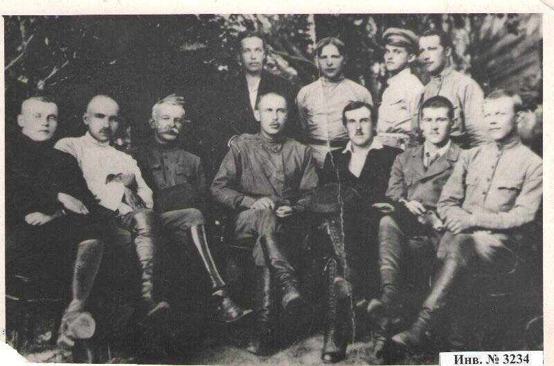 Групповое фото командного состава 21 дивизии  (первый ряд четвертый слева Г.И.Овчинникова)