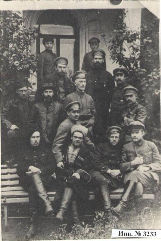 Групповое фото командного состава 3 Армии  (первый ряд слева Г.И.Овчинникова)