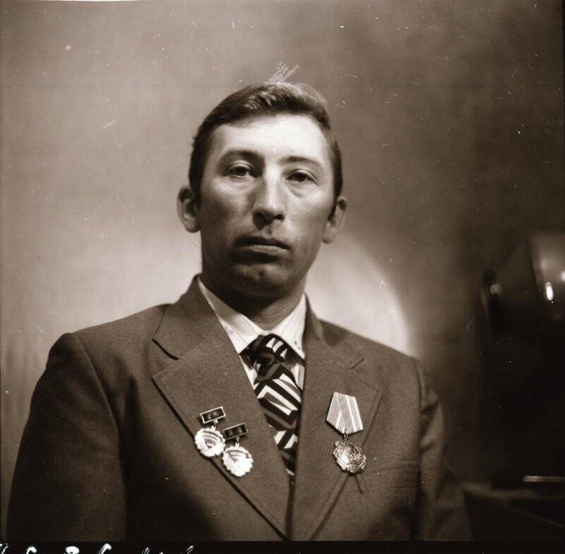 Фотонегатив портретный. В.В. Кондаков - лауреат Государственной премии 1979 г., сталевара завода «Амурсталь».