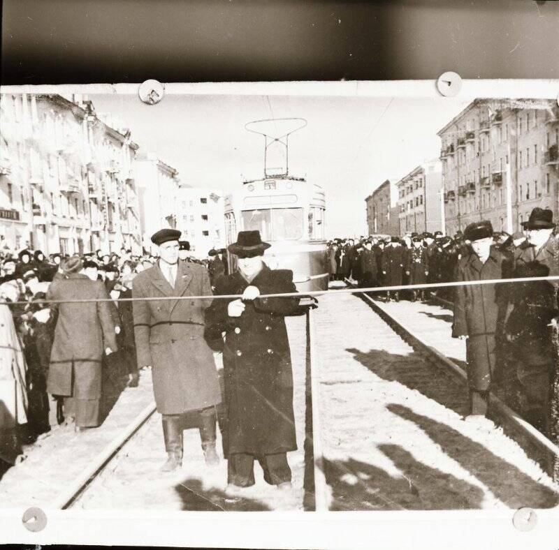 Фотонегатив видовой. Первая очередь городского трамвая сдана в эксплуатацию 6 ноября 1957 г. Первый трамвай прошел по пр. Ленина в г. Комсомльске-на-Амуре.