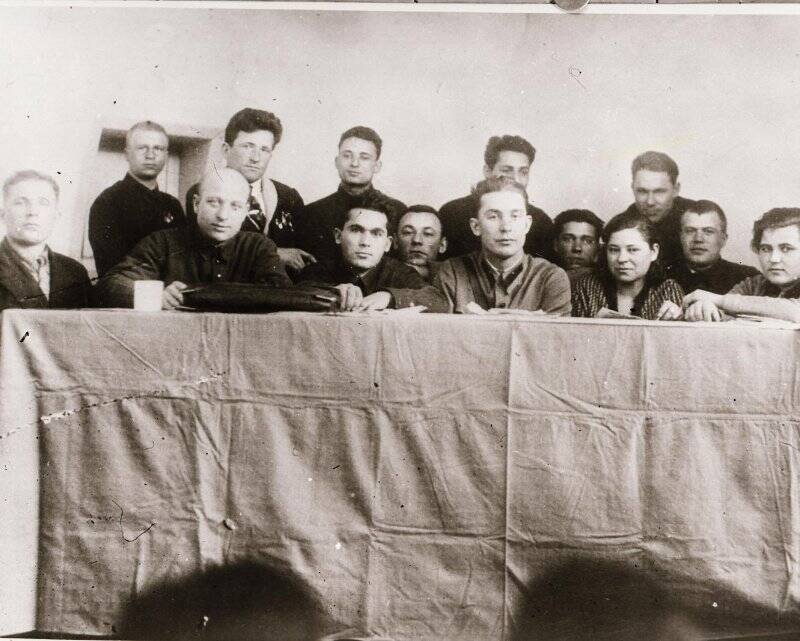 Фотонегатив групповой. Копия фотографии «Президиум первой конференции ВЛКСМ, 1936 г.».