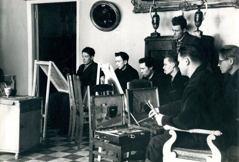 Фотография черно-белая. Студия художественной самодеятельности при Череповецком Краеведческом музее. Организована 1 февраля 1958 года