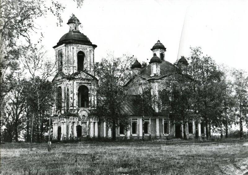 Фотография черно-белая. Церковь в деревне Ершово Череповецкого района