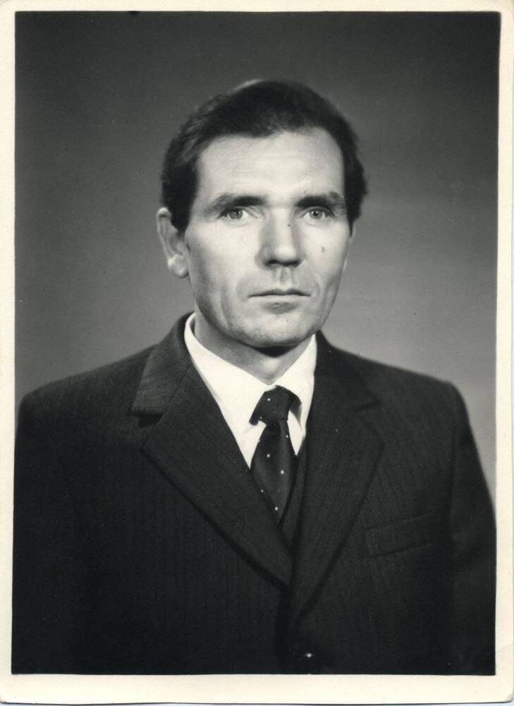 Фотопортрет чёрно-белый, погрудный Боронило Виктор Михайлович, г. Печора, 1970-е гг., конец