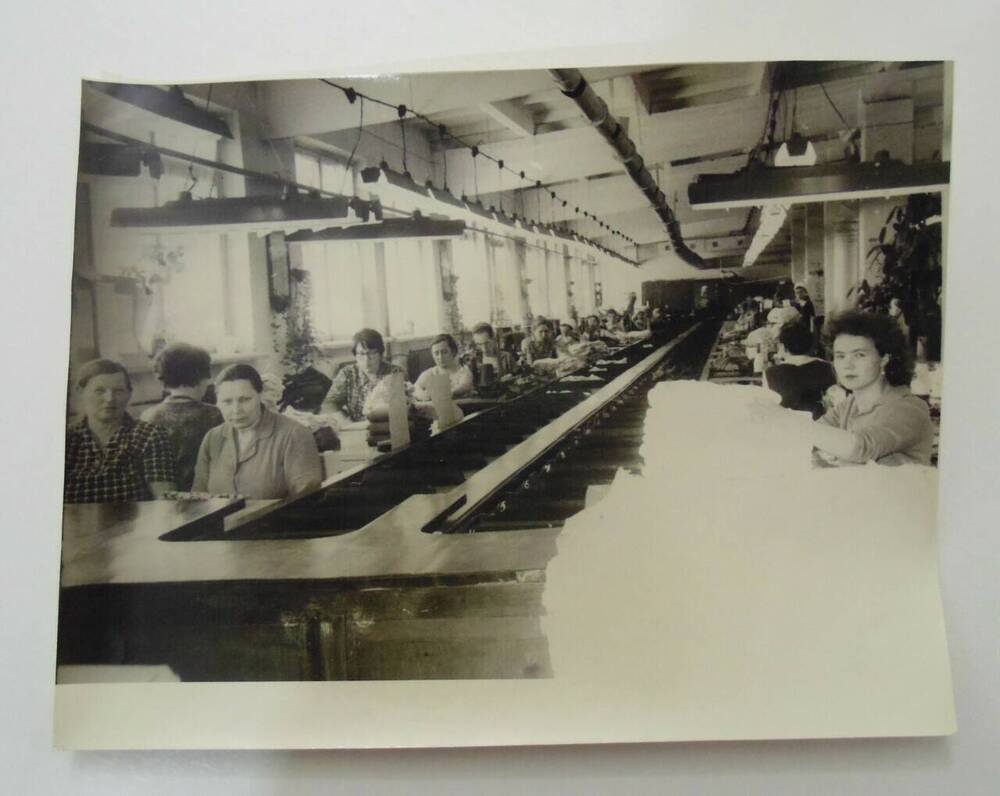 Фотогрфия: швейный цех экспериментальной фабрики спортивного трикотажа, смена имени 15 съезда профсоюзов.