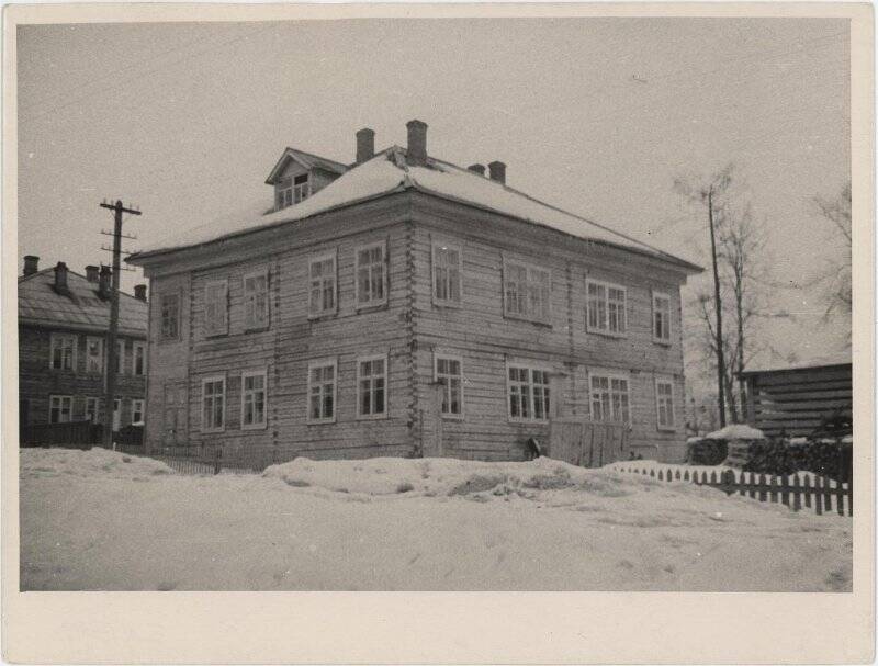 Фотография. Дом на ул. Ворошилова, построенный Химлесхозом в 1958 г.