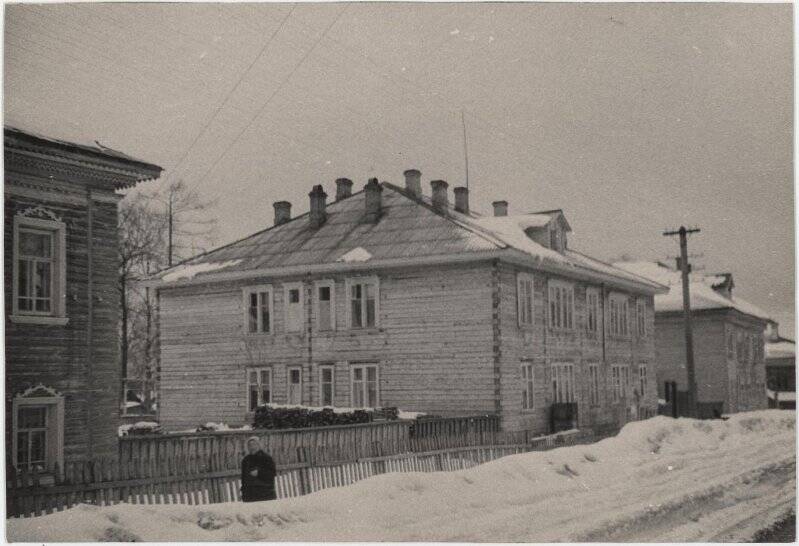 Фотография. Новые дома на улице Ворошилова, построенные ОРСом пристани в 1958 г.
