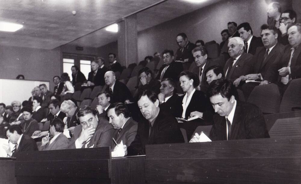 Фото групповое: 38-е заседание  Тамбовской областной Думы 28 февраля 1997 г.
