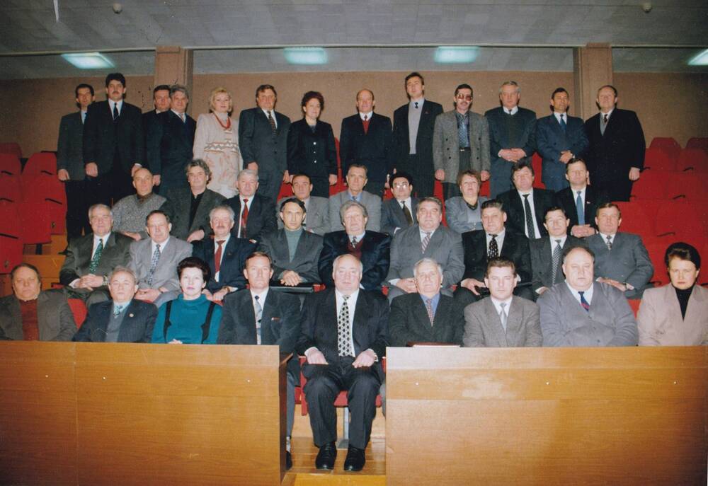 Фото цветное групповое: 50-е заседание  Тамбовской областной Думы (групповой снимок депутатов и гостей)