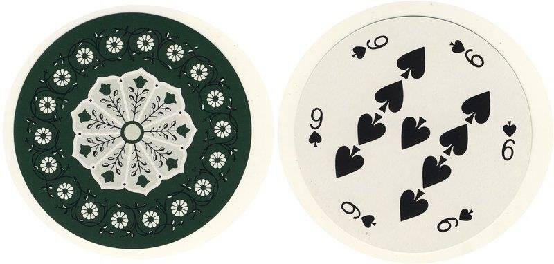 Девятка пик из колоды карт игральных круглых