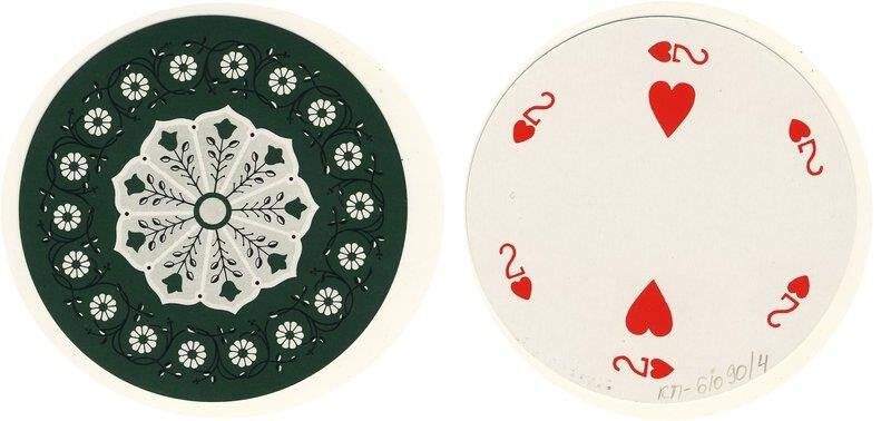 Двойка червей из колоды карт игральных круглых