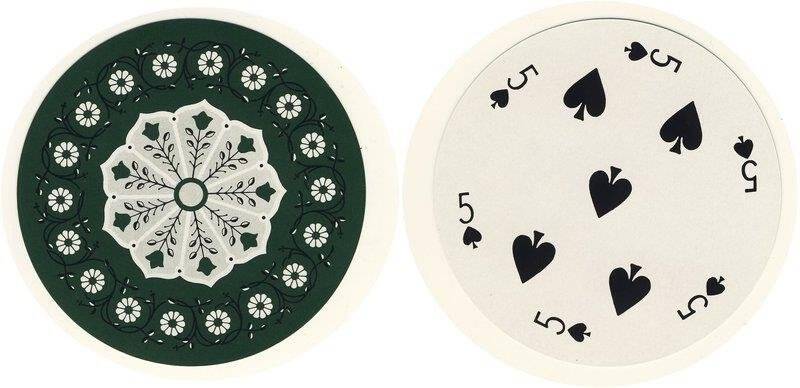 Пятёрка пик из колоды карт игральных круглых