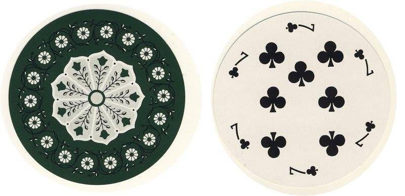 Семёрка треф из колоды карт игральных круглых