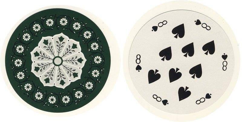 Восьмёрка пик из колоды карт игральных круглых