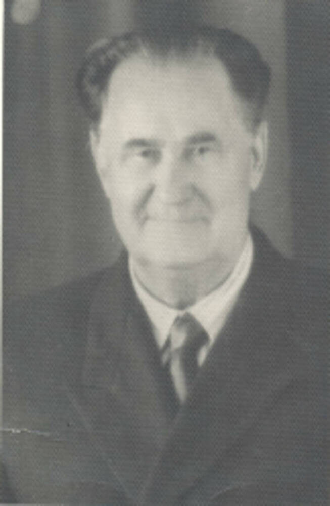 Фото: Синяков Павел Исаевич - председатель Оренбургского обкома союза рабочих местной промышленности в 1943-1954 годах