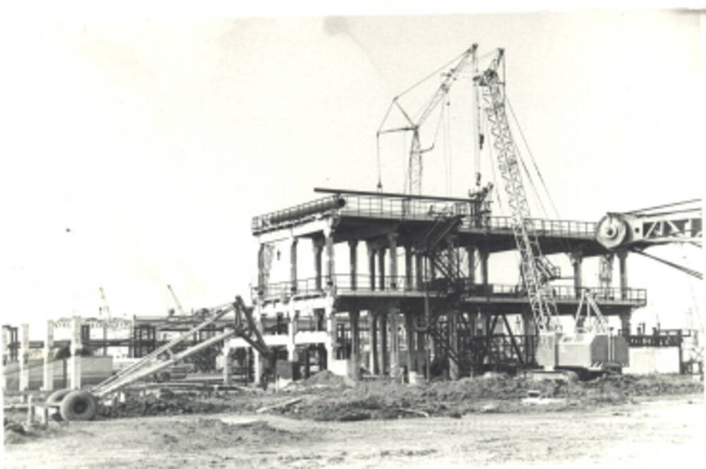 Фото: Строительство гелиевого блока № 1, установка № 201. Май 1976 года