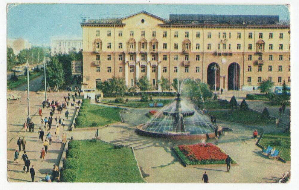 Открытка Кемерово. Театральная площадь (фото Б. Подгорного).